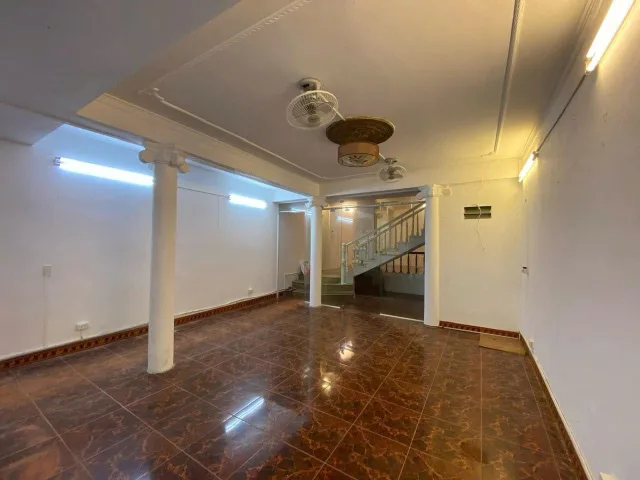 Cho Thuê Nhà Nguyễn Khắc Hiếu - Trúc Bạch - Ba Đình 80M² 4 Tầng 6 Ngủ - Nội Thất CB - Ở, Kinh Doanh - Giá Thuê 40tr