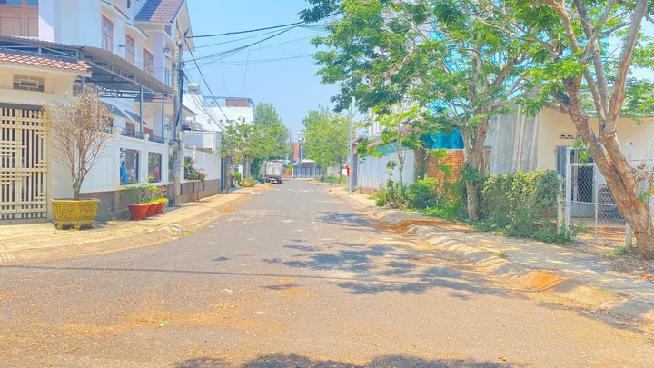 Đất 2 mặt tiền lô 90, trung tâm đức trọng, lâm đồng