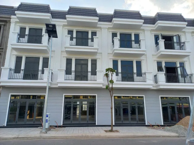 BÁN NHÀ RẠCH GIÁ CHỢ NÔNG SẢN 5x22m, CÔNG VIÊN SAU NHÀ, GIÁ CHỈ NHỈNH 3 TỶ.