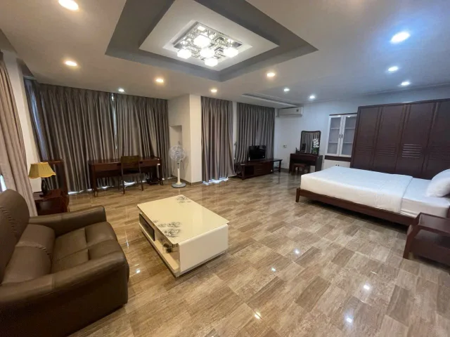 🔥 CẦN BÁN CĂN BIỆT THỰ  KHU ĐÔ THỊ PHƯỚC LONG A -  CÓ HỒ BƠI🔥
❇️ DT: 162m2. ( 9 x 18)
Đông Nam thoáng mát 

👉 Đang cho khách Nga thuê 40tr/tháng.
2 tháng nhận 1 lần. (Kỳ nhận tiền sắp tới là 20/2/2026)
❇️ Giá bán 17, tỷ
Pháp lý : Hdmb nhà đã hoàn c