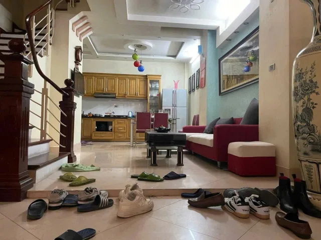Cho thuê nhà 3 thoáng,  Ô TÔ - KD Hồ Tùng Mậu, Cầu Giấy 75M X 5T giá 25 triệu