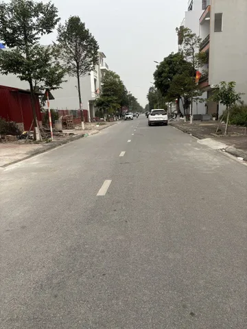 ĐẤT ĐẸP THẠCH BÀN  – TRỤC ĐƯỜNG 25M VỈA HÈ MỚI HOÀN THIỆN – GIÁ ĐẦU TƯ 🔥