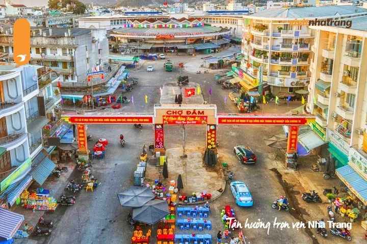 Nhà căn góc ngay mặt đường Nguyễn Thái Học, Cạnh Ngay Chợ Đầm Nha Trang — Gần Biển Nha Trang