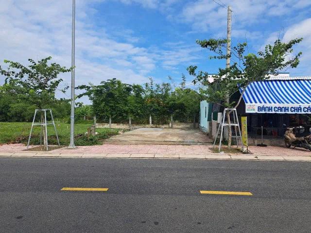 BÁN ĐẤT SÁT BIỂN CAM BÌNH – MẶT TIỀN NGUYỄN DU –  LAGI,, CHỈ 2,4 TỶ