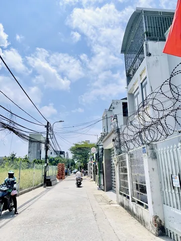 🚗 BÁN NHÀ 2 TẦNG - 52M2(4*13), HOÀN CÔNG - KHÔNG QH - NHÀ HẺM XE HƠI - GẦN KHU CNC, NGÃ 3 LÒ LU - P LONG TRƯỜNG, THỦ ĐỨC.( N )