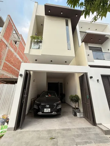 Nhà lầu mới xây dựng hẻm xe hơi có sân đậu trung tâm P6, Tp Mỹ Tho
