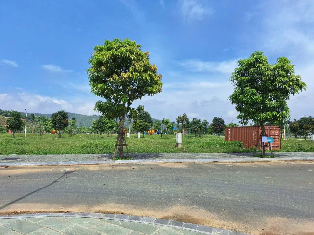 BIỆT THỰ 220m² VIEW CÔNG VIÊN – HÀNG ĐẸP