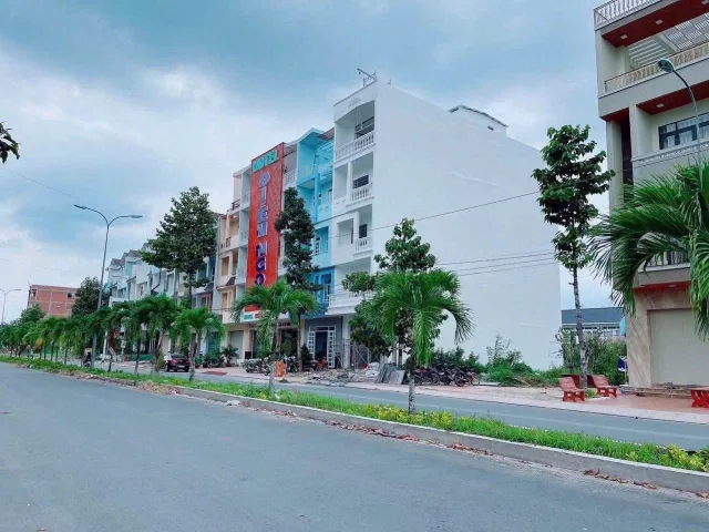 Bán đất 200m² full thổ cư ngang 10m giá 7.4 tỷ tại Đường A2 Phường Hưng Phú