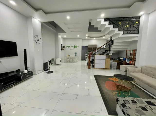 Nhà mới giá mềm dành cho vợ chồng mới cưới ở ngay nằm ngay trung tâm quận 3 SHR