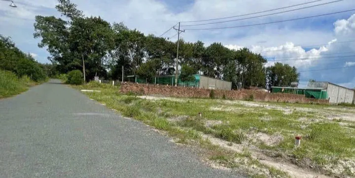 0931.783.209. Bán đất 344.3m² có sẵn 100m² thổ cư ngang 5m giá 385 triệu tại Xã Minh Đức