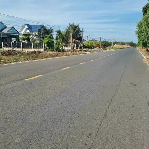 Bán đất 383.8m² có sẵn 100m² thổ cư ngang 5m giá 385 triệu tại Xã Minh Đức