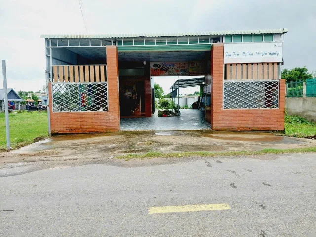 Bán nhà mặt tiền đường nhựa 343m² full thổ cư ngang 10m giá 5.2 tỷ  này cần bán gấp giảm còn 4.6tỷ chốt tại Xã Mỹ Hạnh