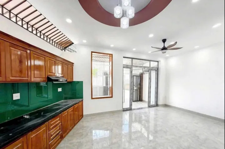 🌴Nhà 3 Tầng Căn Góc Đường Ôtô 💰4 tỷ 900tr —>> 4 tỷ 700tr

👉 Ngay Khu Đô Thị Phước Long Phương Nam Nha Trang



- Diện tích : 48,4m² (Ngang 4,8m) - Diên tích sàn: 111m²  (đã hoàn công)

- Căn góc 3 tầng mới đúc mới tinh đúc toàn bộ

- Hướng Bắc
