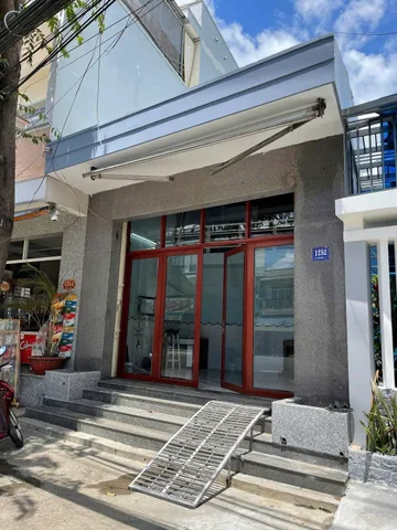 Nhà cấp 4 mặt tiền kinh doanh đường 23/10, Vĩnh Hiệp, Tây Nha Trang

📐Diện tích: 85m2, ngang 5m 
🏠Gồm có 3 phòng ngủ, phòng khách, toilet, bếp
- Hướng đông nam