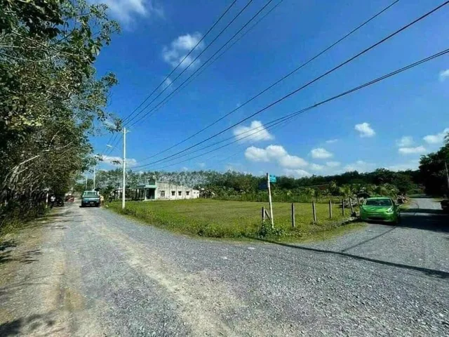 0909 044 186 .Bán đất 300m² có sẵn 100m² thổ cư ngang 5m giá 680 triệu cách Quốc lộ 14 300m Phường Đồng Xoài