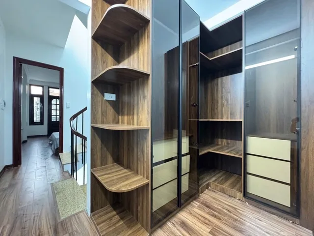 Bán nhà 42m² full thổ cư ngang 3.2m giá 10.9 tỷ tại Đường Ngọc Thụy Phường Bồ Đề