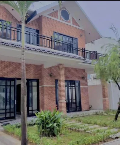 Bán căn biệt thự 2 mặt tiền đường Mỹ Khê 4, ngay trung tâm du lịch biển chỉ vài bước chân, cách biển chỉ 50m.
