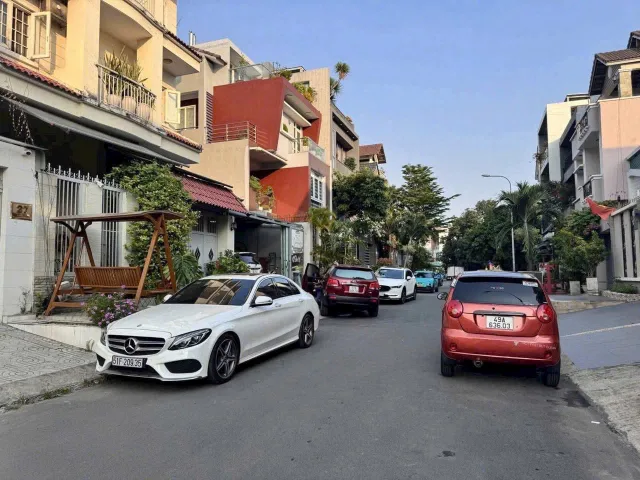 Giá Tốt, Căn Biệt Thự 3 tầng Mặt Tiền khu Đường số 25 Hiệp Bình Chánh Thủ Đức