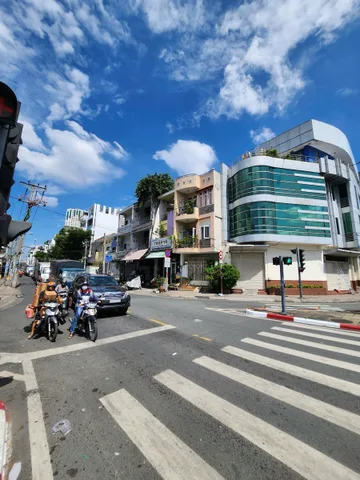 Cần Bán Nhà Mặt tiền 2-4-6 Cao Văn Lầu – Giá 50 tỷ