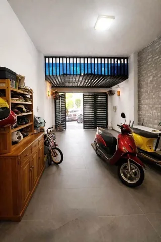 Nhà bán Đặng Thùy Trâm hẻm xe hơi pháp lý chuẩn năm tầng.