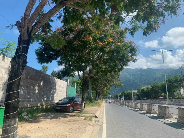 Đất Mặt Đường Nguyễn Tất Thành, Phước Đồng, Nam Nha Trang — Ngang 35m