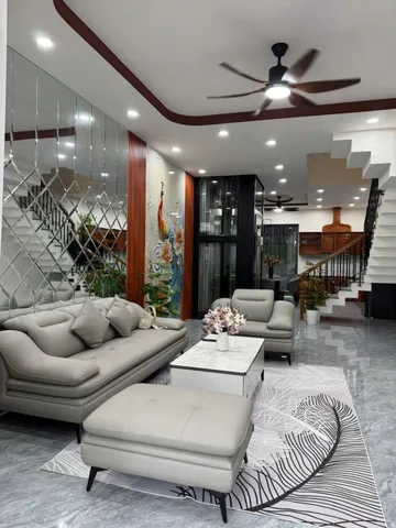 Cơ hội sở hữu căn nhà hoàn thiện cao cấp, vị trí đắc địa tại KĐT Hà Quang 2 – khu dân cư văn minh, hạ tầng đồng bộ.

✨ Thông tin nổi bật:
🔶 Diện tích: 100m² (ngang 5m) – hướng Đông mát mẻ
🔶 Kết cấu: 1 trệt, 2 lầu
🔶 Công năng: 3PN, 4WC, phòng khách rộ