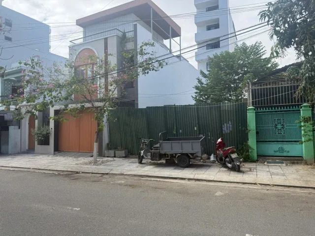 Nhà 3 tầng gác lửng mặt tiền Trường Sơn - Gần Biển - Kinh doanh tốt
