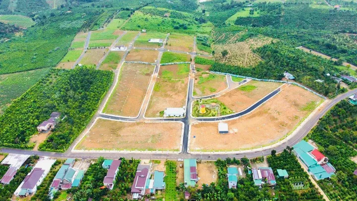 ngộp ! cần bán dt120m2 ngay trung tâm thành phố bảo lộc