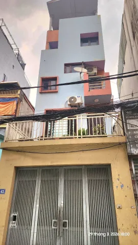 BÁN NHÀ KIM GIANG, HÀ NỘI
📐 Diện tích: 70m² – 5 tầng - ngang 4.1 m, nở hậu, đất vuông vức
🛏️ Công năng: Gara ôtô, khách, bếp, 7 phòng ngủ, 4WC
📍 Vị trí: Gần ngày KĐT Đại Kim, trường ĐH Thăng Long, trường Liên cấp Ngôi sao, siêu thị, chợ... Tiện ích khô