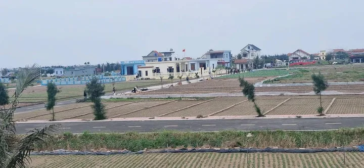 GIới đầu tư sành sỏi lại đổ dồn về biển Ninh Cơ????? 
Tập đoàn Xuân Thiện (28.000Ha)
• Quy mô cực khủng: Tổ hợp thép xanh, cảng biển quốc tế và khu công nghiệp hiện đại (14.000Ha)
• Cú hích hạ tầng: Khi các nhà máy đi vào hoạt động, hàng chục nghìn chu