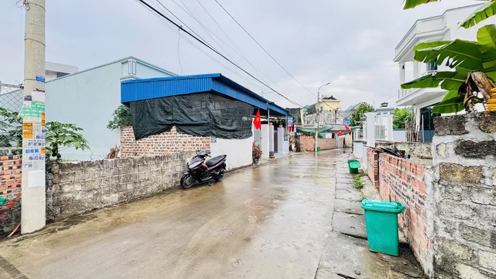 💥💥💥 Đường Thôn Kênh Giang, 106m2 
L/h:076.231.9990 em Thúy
Cách
Ql10 Chỉ 50m, Ngang 4,6m, Giá 1,9x tỷ 💥💥💥

- Vị trí thuận tiện ngay cổng làng Trại Kênh, Nằm trên mặt đường thôn rộng 5m, oto tránh nhau, cách Ql10 chỉ 50m Không lỗi.
- Bìa đỏ chính chủ
