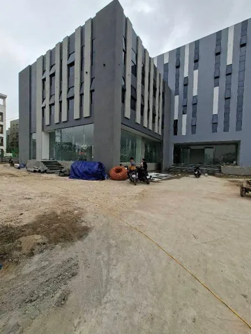 LONG BIÊN- CẦN CHUYỂN NHƯỢNG- TOÀ NHÀ DỊCH VỤ - DT:3.148M - MT : 42M - LÔ GÓC 4 MẶT THOÁNG