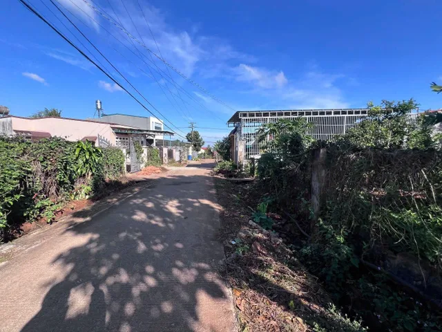 Bán đất 281.3m² có sẵn 100m² thổ cư ngang 6.4m giá 1.4 tỷ tại Xã cư suê