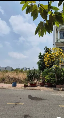 ĐẤT ĐÔNG HÒA DỈ AN. KHU DC PHÚ HỒNG THỊNH 9 ĐƯỜNG 8M VỈA HÈ 3M.