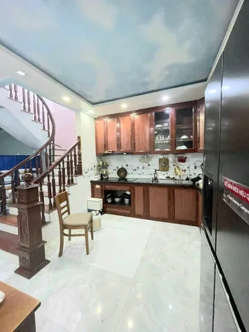 Cho Thuê Nhà Dương Quảng Hàm - Cầu Giấy 40M² 3 Tầng 4 Ngủ - Nội Thất CB - Giá Thuê 11tr
