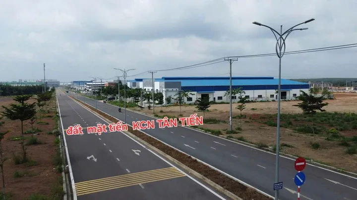 Bán đất 600m² có sẵn 450m² thổ cư ngang 15m giá 490 triệu tại Xã Tân Lợi