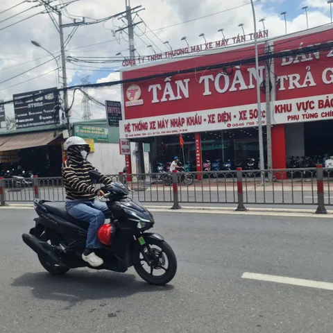(L951) Bán nhà mặt tiền Tỉnh Lộ 8, xã Tân Thạnh Đông, dt 200m2, giá 9 tỷ 800 thương lượng