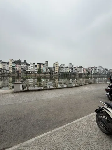 Nhà Nguyễn Văn Cừ view hồ