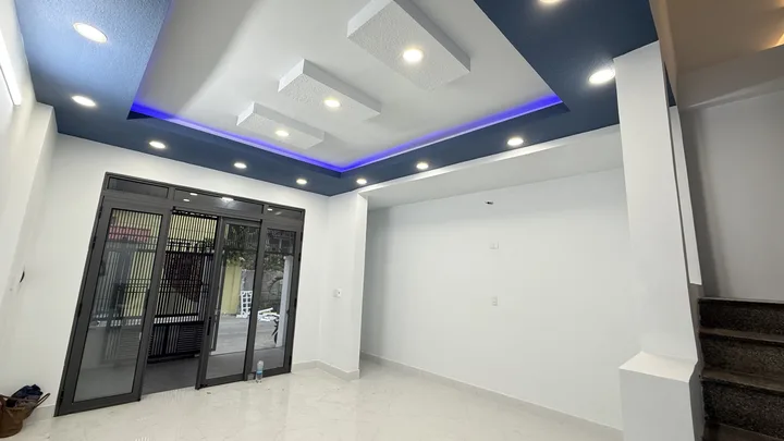 Nhà 3 tầng mặt tiền đường Lương Thế Vinh - Nam Nha Trang 💰8tỷ🍁
• Diện tích : 54.8m2 (dt thực tế 65.8m2) ngang 4.77m
• Kết cấu 1 trệt 2 lầu - 2pn 2wc ,p.khách ,bếp ,có ban công
• Sổ hồng + hướng Tây Nam
💰Giá bán : 8tỷ (thương lượng)
Lh :