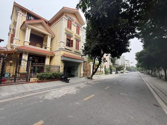 Bán biệt thự phân lô KĐT Việt Hưng – 175m² – MT 9,8m – full gỗ lim – đường Bùi Thiện Ngộ – 55 tỷ