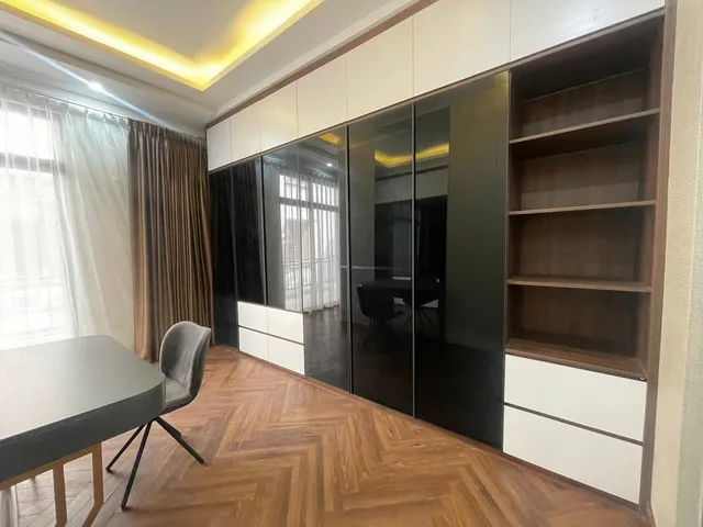 Bán nhà Nguyễn Văn Cừ Long Biên, 135m2, gara ô tô, nhà mới, giá hợp lý