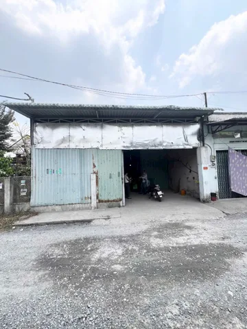 Bán đất xây nên xưởng.DT:173,20m²,ngang7,70m,dài22,50m
Điện nước đầy đủ,đường ô tô ra vào thoải mãi