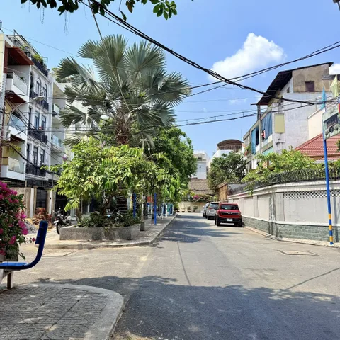 TRỜI SAI GÒN NẮNG 37 ĐỘ -CÒN EM ĐẠT NÓNG LÒNG LÊN CĂN NHÀ SIÊU PHẨM CHO AC ĐÂY.