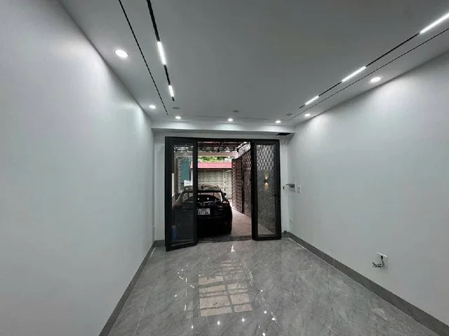 BÁN NHÀ ĐẸP 5 TẦNG x 70M CHU HUY MÂN - GARA Ô TÔ - THANG MÁY - FULL NỘI THẤT VÀO Ở NGAY