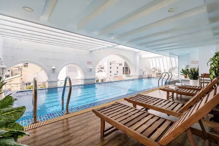 BÁN KHÁCH SẠN 4 SAO 9 TẦNG CÓ HỒ BƠI -  RỘNG HIẾM GIỮA TRUNG TÂM PHÚ NHUẬN –  350M2  - DÒNG TIỀN TRÊN 300 TRIỆU/THÁNG- CHÍNH CHỦ 1 ĐỜI XÂY TÂM HUYẾT