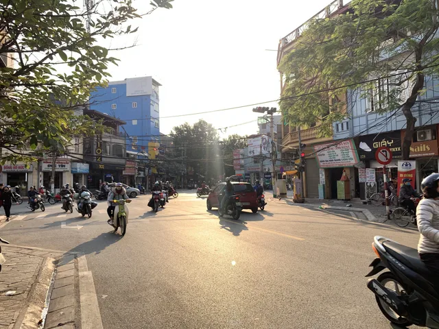 Cho thuê  MT: 6m DT: 84m2 phố Hai Bà Trưng, vỉa hè rộng nhận diện tốt.