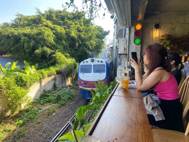 Lô đất đẹp cần bán giáp đường rây xe lửa làm quán CF hay homestay đều đc. Xuân Tự 2 , Vạn Hưng ..