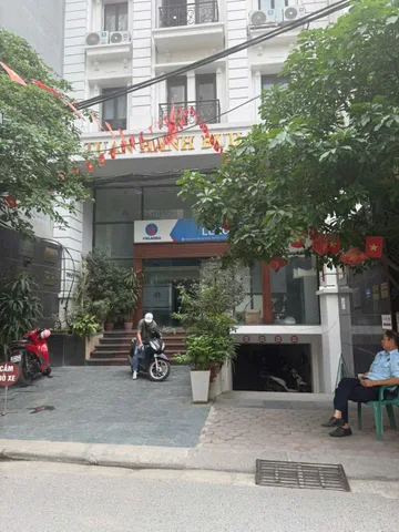 Cho thuê tòa nhà 8 tầng, có thang máy, hợp làm văn phòng, trụ sở công ty tại Thanh Xuân