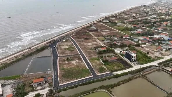 CHỈ NHỈNH 1,4 TỶ – SỞ HỮU NGAY LÔ ĐẤT SÁT BIỂN, FULL THỔ CƯ, SỔ ĐỎ TRAO TAY🔥
👇Thông tin lô đất:
Giá chỉ: Nhỉnh 1,4 Tỷ
Diện tích đẹp – đất full cư (xây dựng thoải mái)
Hạ tầng đồng bộ, điện – đường – nước hoàn chỉnh
Đường rộng 2 ô tô tránh nhau thoải 