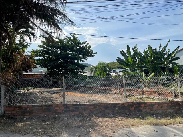 Chính Chủ Gửi Gả Nhanh —— 154m2 Đất Full Thổ Cư
👉 Ngay Trung Tâm Phước Đồng, Phường Nam Nha Trang —— Mặt Đường LA VĂN CẦU RỘNG 7m

   • Ngang 5m — Hướng Đất Đông Nam
   • Chỉ 400m Ra Chợ Phước Đồng — Ngã 3 Phước Đồng
   • Giá 4 tỷ 
_______
Alo Nguy